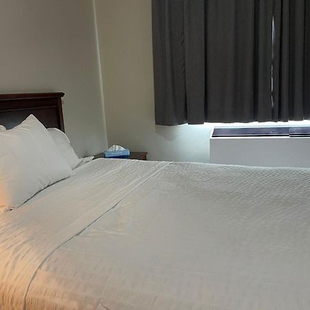 Travelodge By Wyndham London Ontario Εξωτερικό φωτογραφία