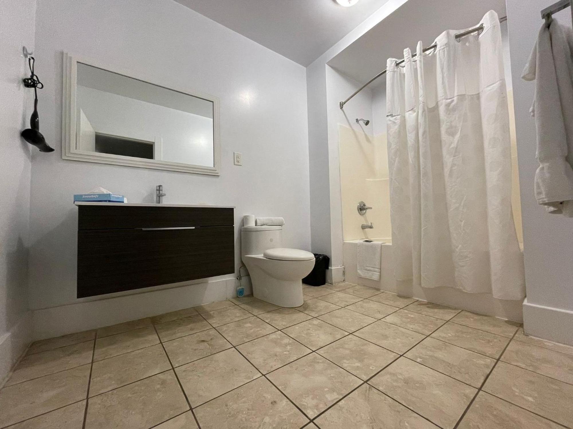 Travelodge By Wyndham London Ontario Εξωτερικό φωτογραφία