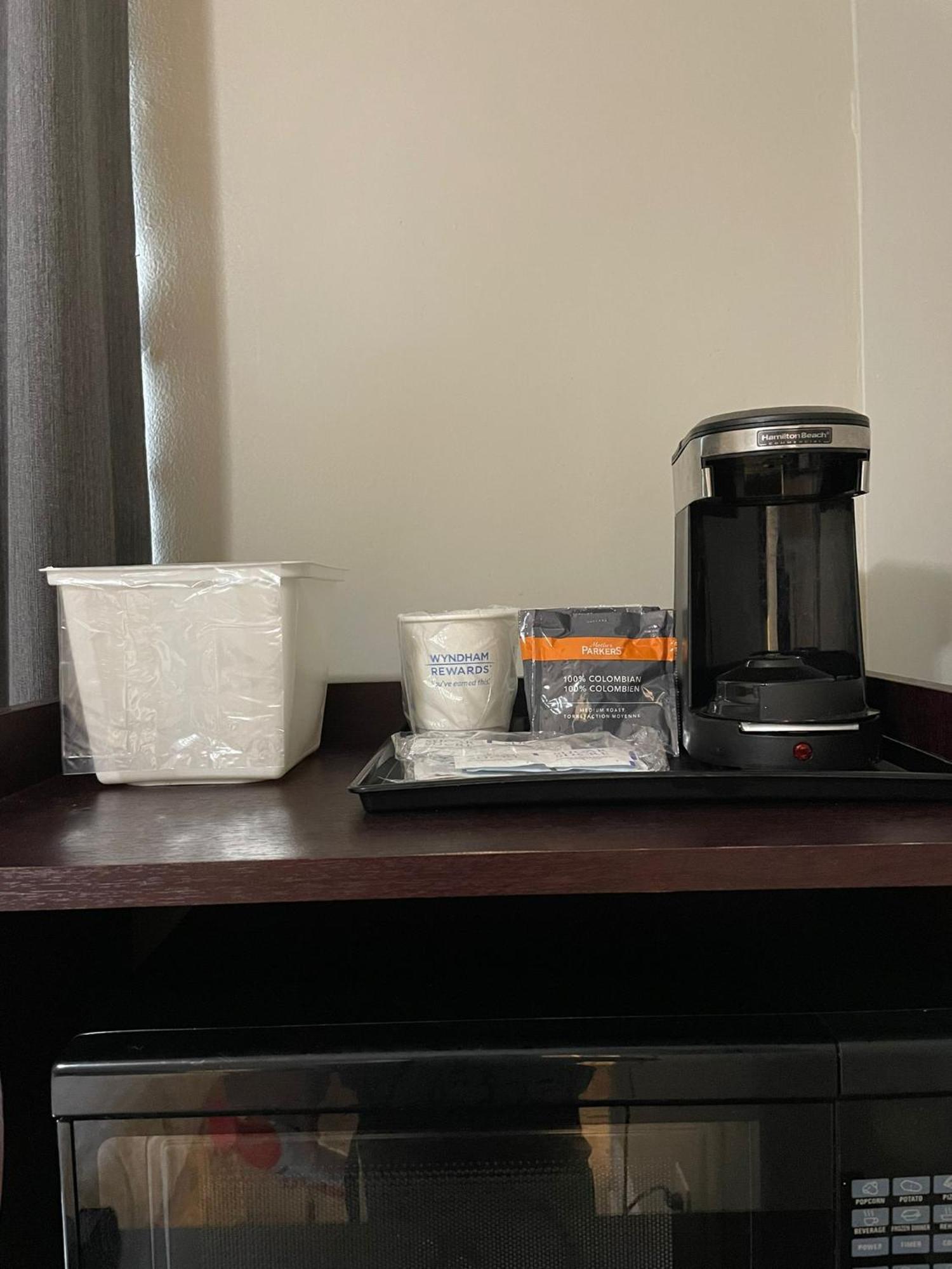 Travelodge By Wyndham London Ontario Εξωτερικό φωτογραφία